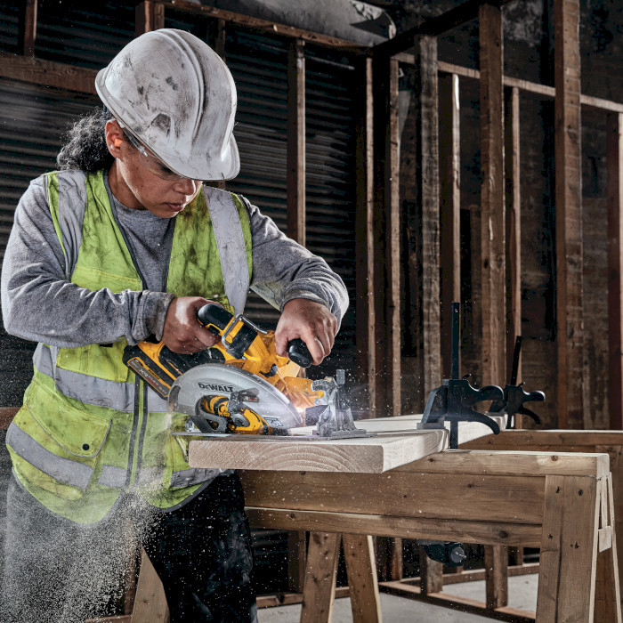 ДИСКОВА ПИЛА DEWALT DCS573T1 GRAY YELLOW АКУМУЛЯТОРНА БЕЗЩІТКОВА 4