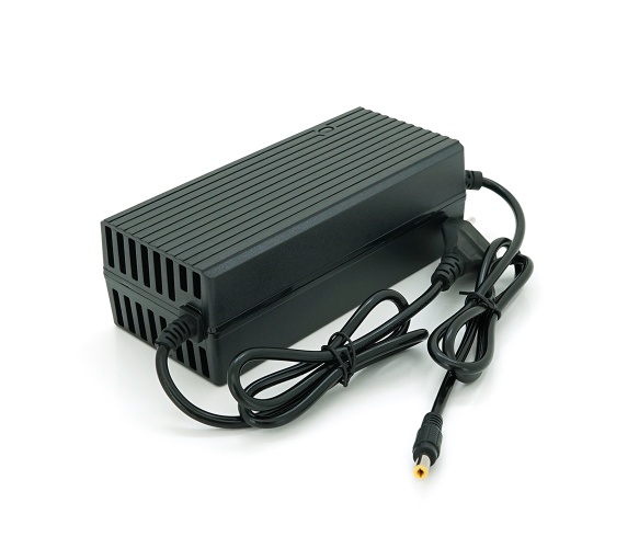 Зарядний пристрій для літієвого акумулятора PowerMaster JN-2430-29430 Li-ion 24V(29,4V),7S,3A,штекер 5,5,з індикацією