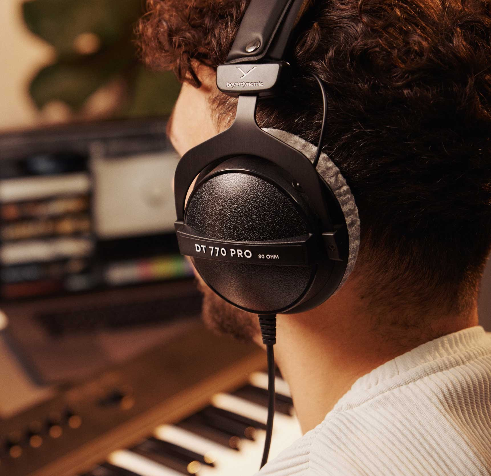 Накладные наушники Beyerdynamic DT 770 PRO 80 Ohm Black купить