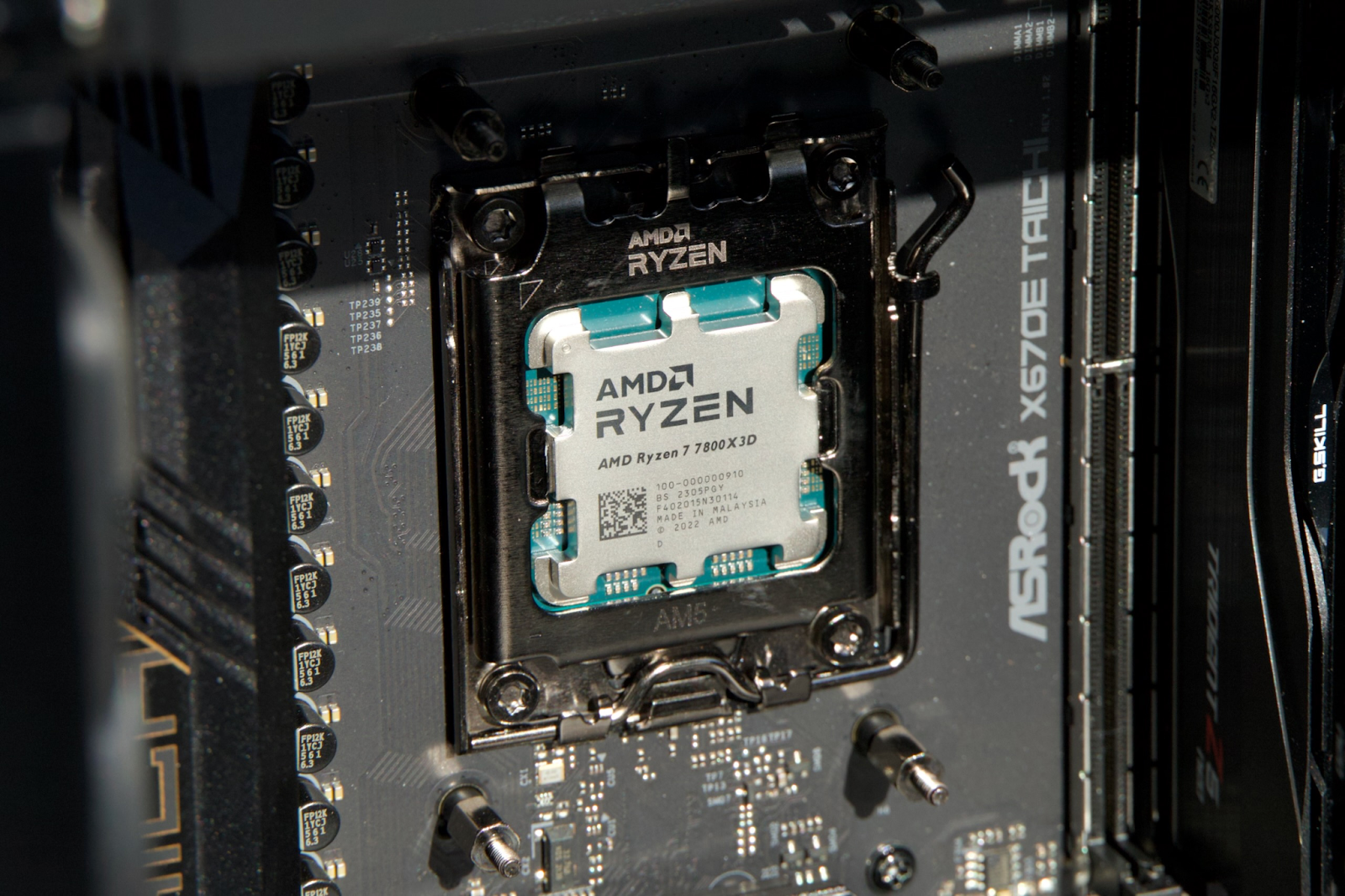 Процесор AMD Ryzen 7 7800X3D (100-000000910) купити, ціна та
