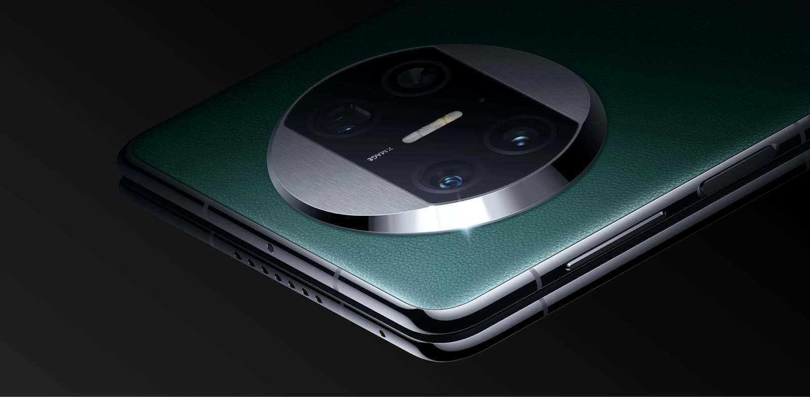 HUAWEI mate x3 12/512 グリーン The Huawei Mate X3 beats the