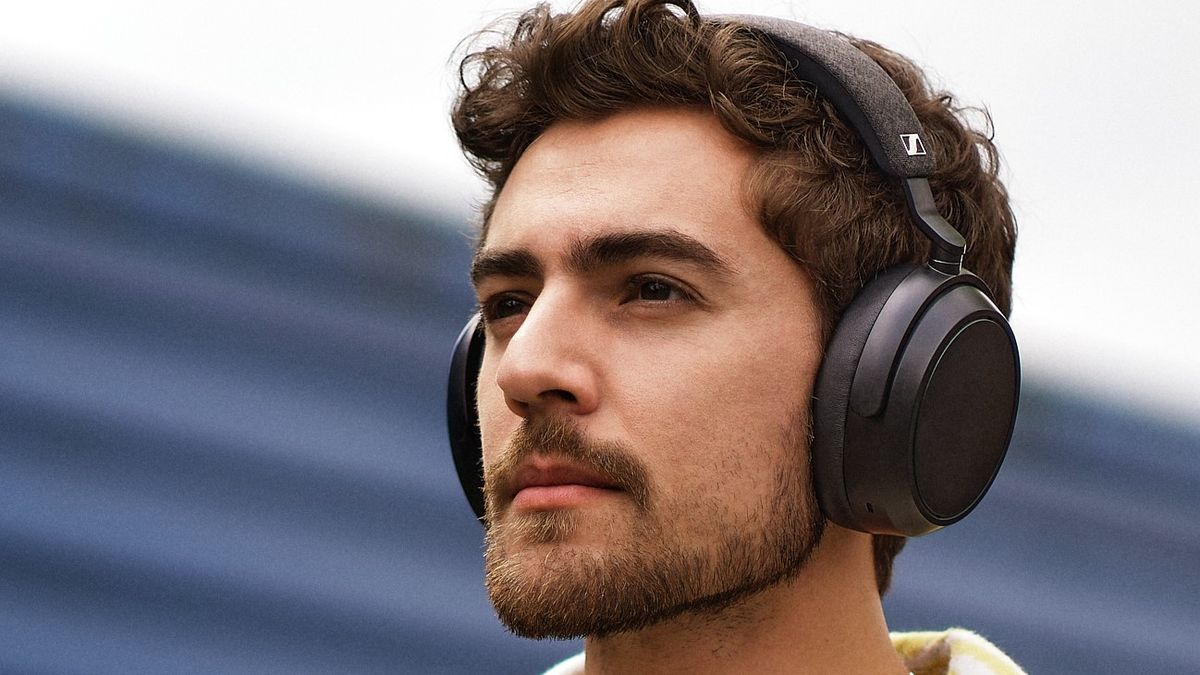 Накладні навушники Sennheiser Momentum 4 Graphite Wireless (700383