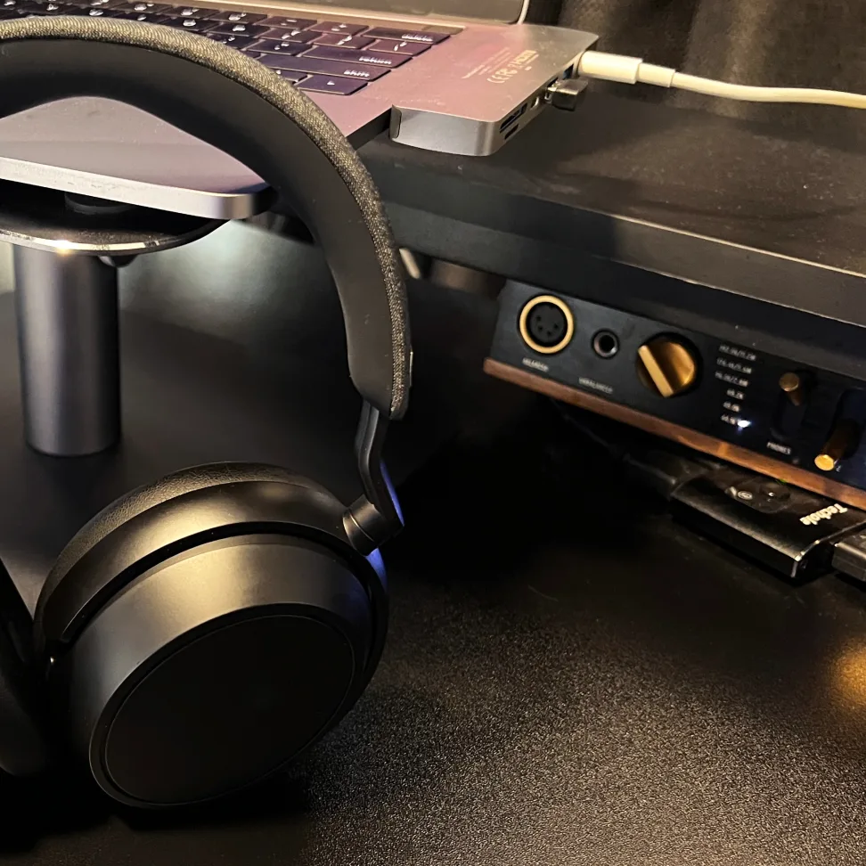 Накладні навушники Sennheiser Momentum 4 Graphite Wireless (700383