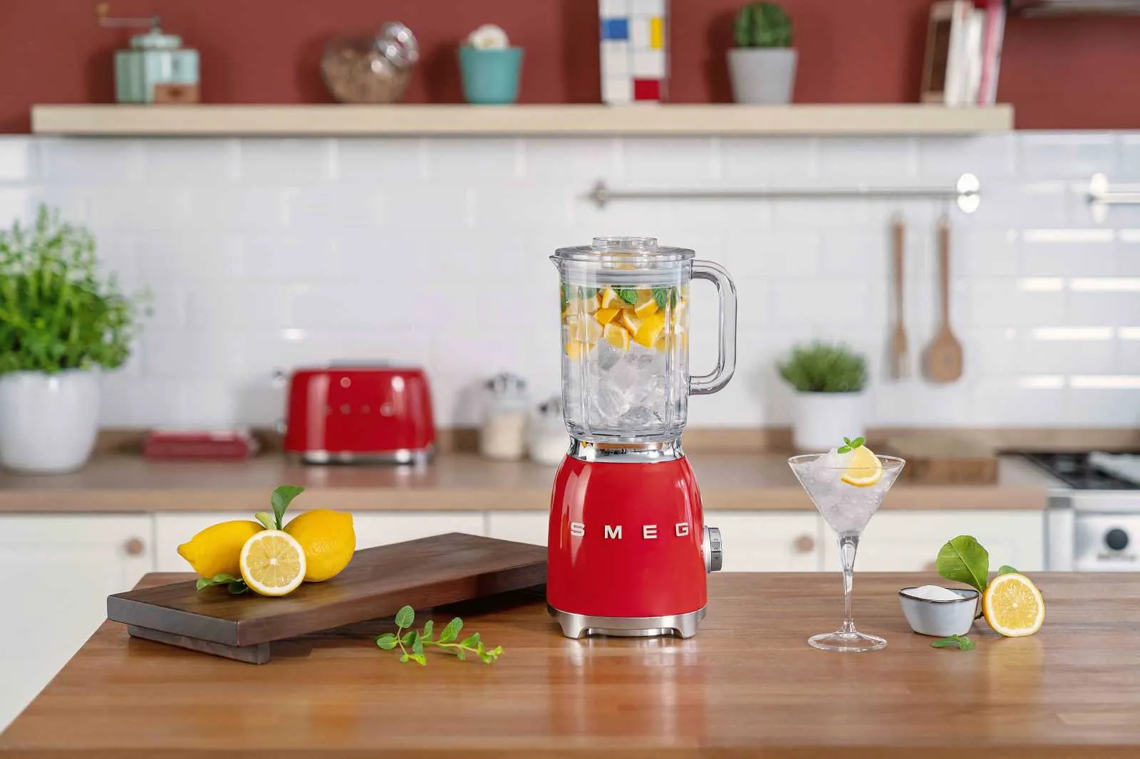 Блендер Smeg BLF03RDEU Red купити, ціна та відгуки в магазині MTA